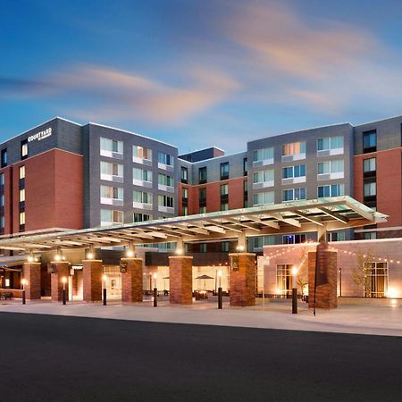 Courtyard Lincoln Downtown Hotel Exterior photo