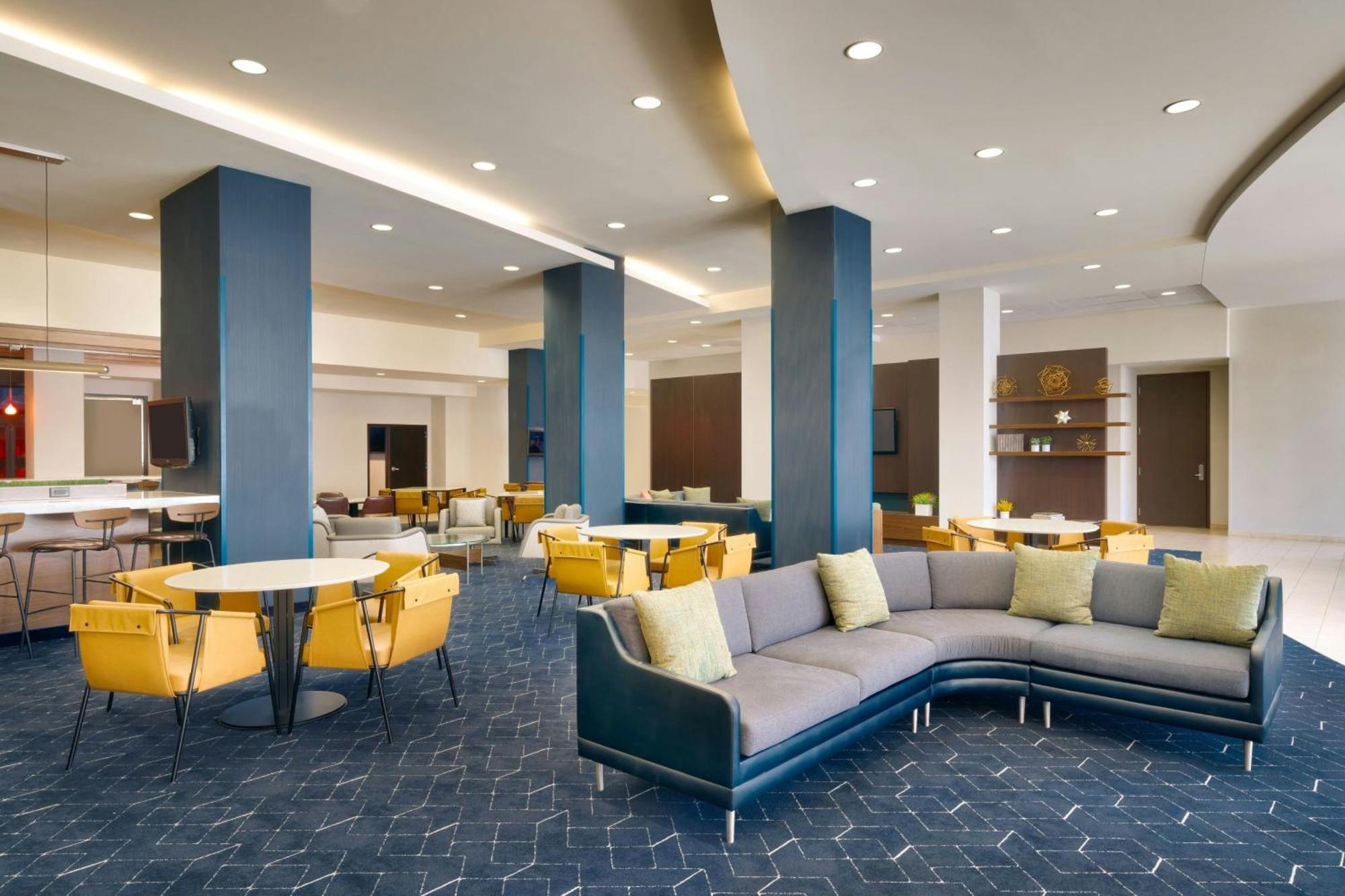 Courtyard Lincoln Downtown Hotel Exterior photo
